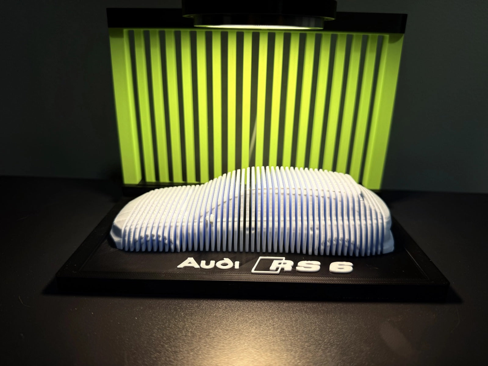 Audi RS6 Avant – Layered Car Display