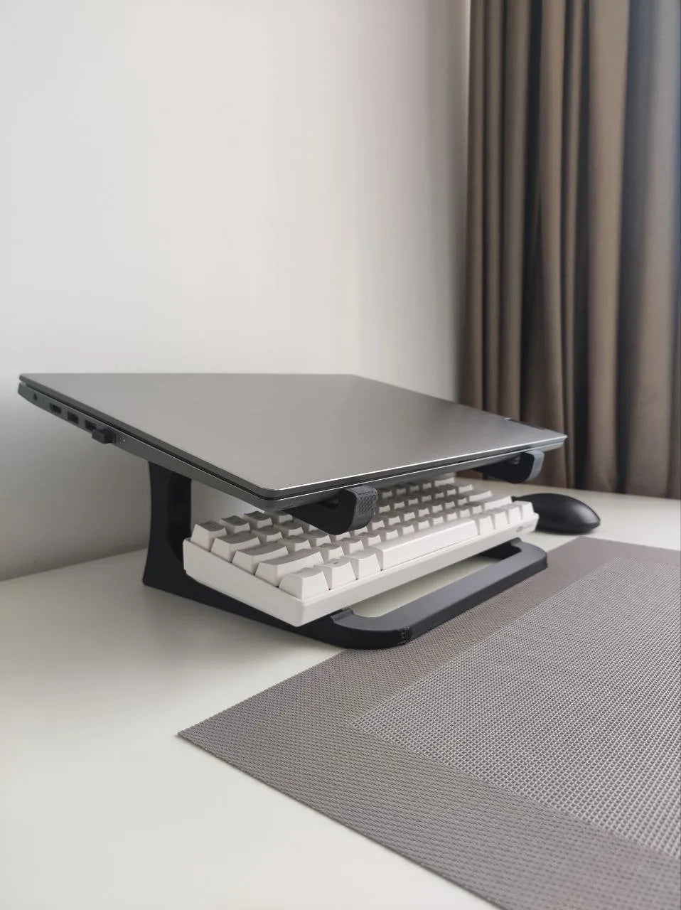 FormaCraft Aesthetic Laptop Support — Minimal Desk Stand