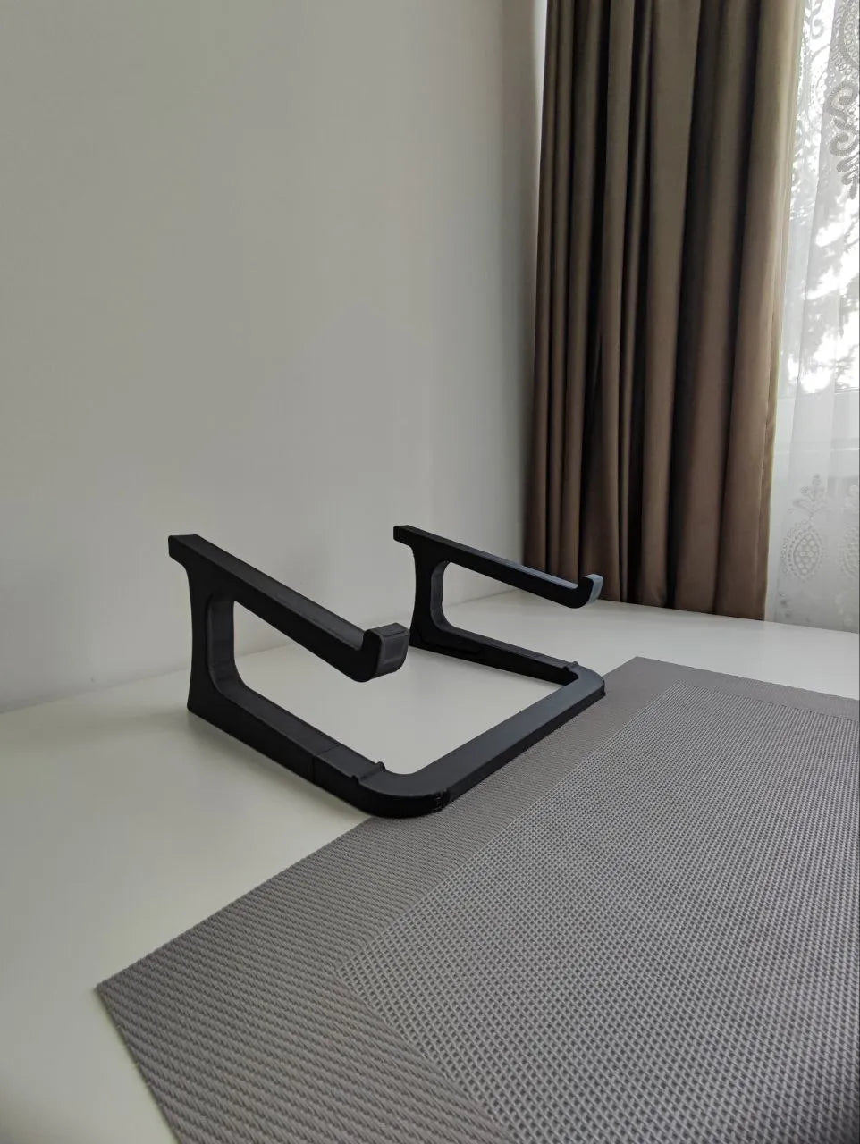 FormaCraft Aesthetic Laptop Support — Minimal Desk Stand