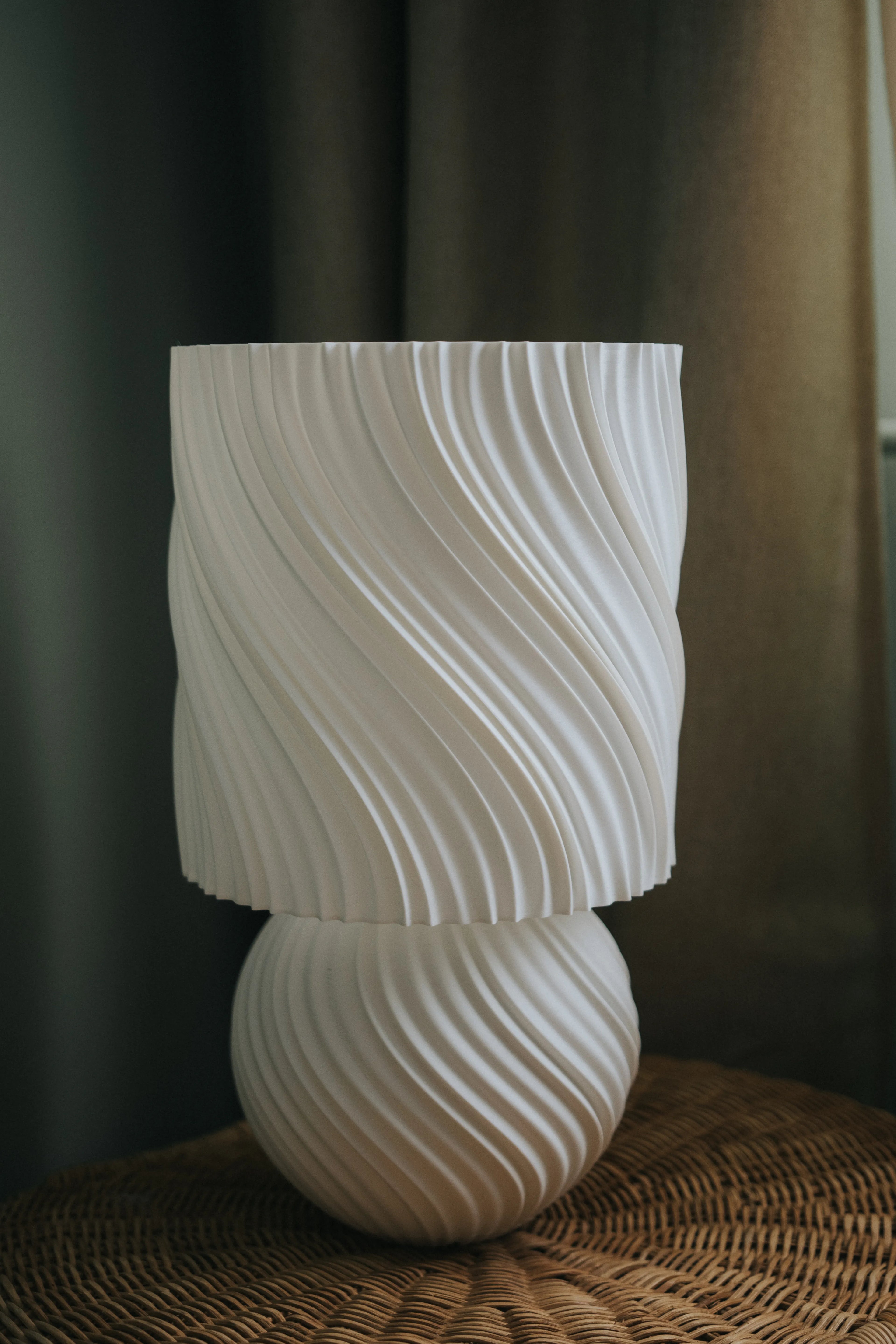 FormaCraft Stoned Lamp — Japandi Wave Table Lamp