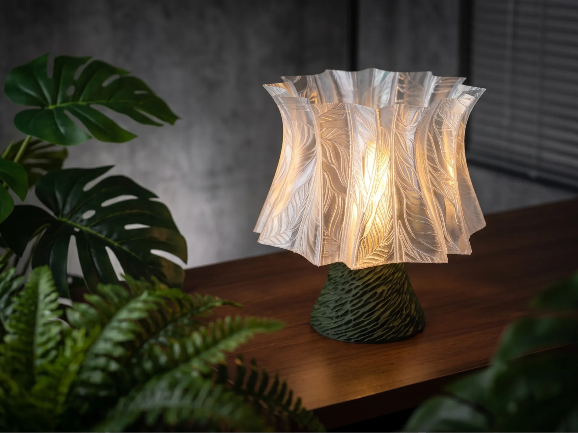 FormaCraft Auremora Petal — Organic Table Lamp