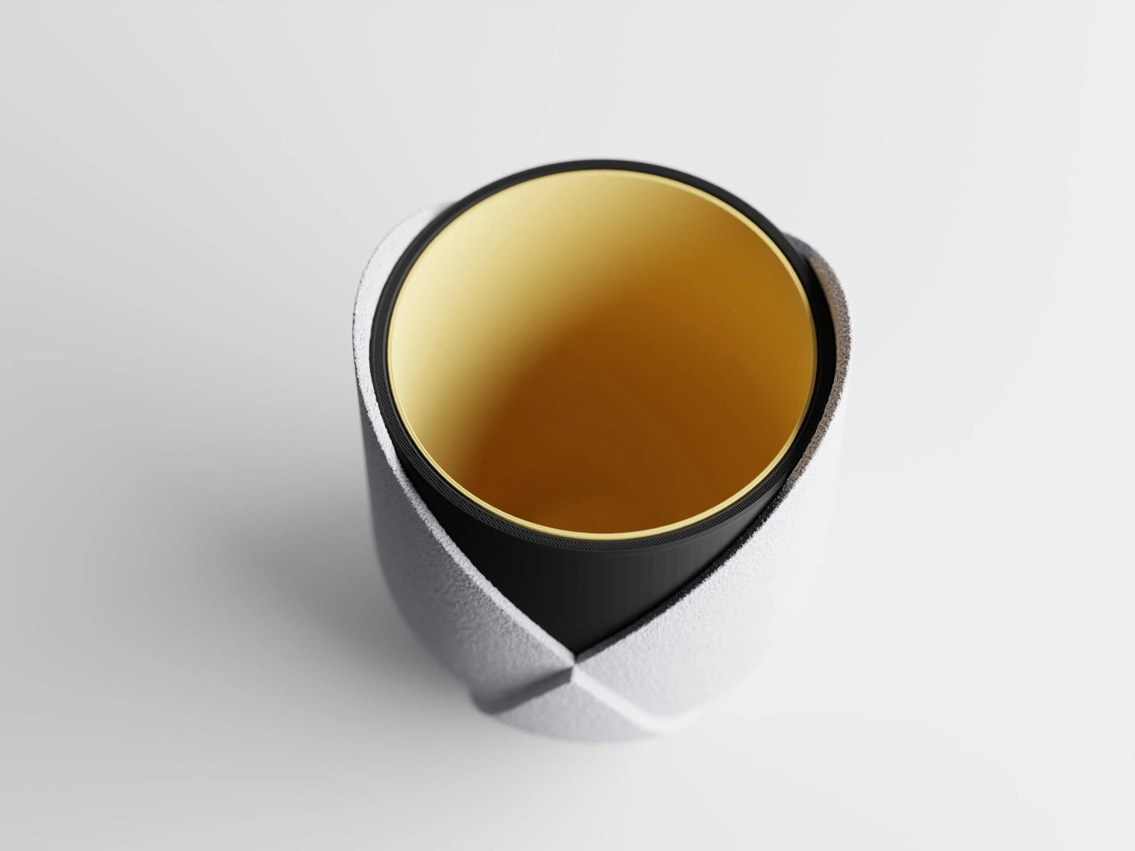 Elyndra – Wrapped in form. Defined by color.