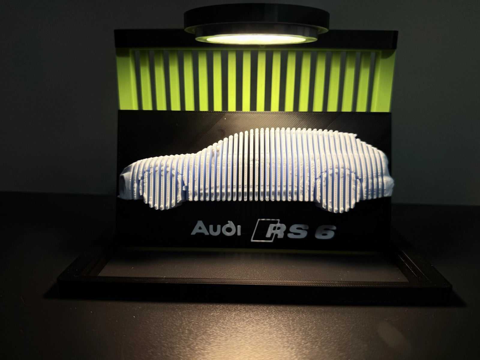 Audi RS6 Avant – Layered Car Display